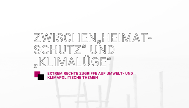 Im Hintergrund ist ein schwarz-weißes Bild von Holzstehlen in einem See, als Sinnbild für Heimat- und Naturschutz. Im Vordergrund der Veranstaltungstitel: Zwischen „Heimatschutz“ und „Klimalüge“. Extrem rechte Zugriffe auf umwelt- und klimapolitische Themen.