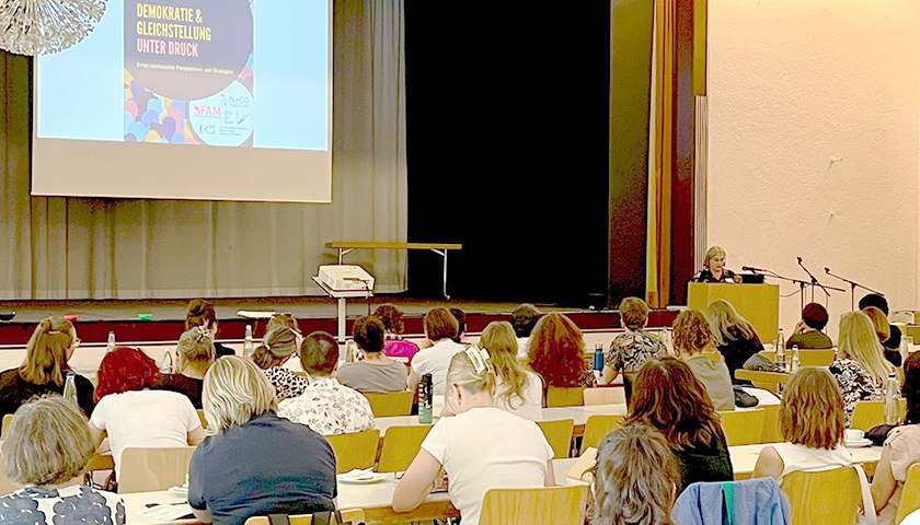Fachtag „Demokratie und Gleichstellung unter Druck“ Eindrücke vom Fachtag „Demokratie und Gleichstellung unter Druck“ in München.