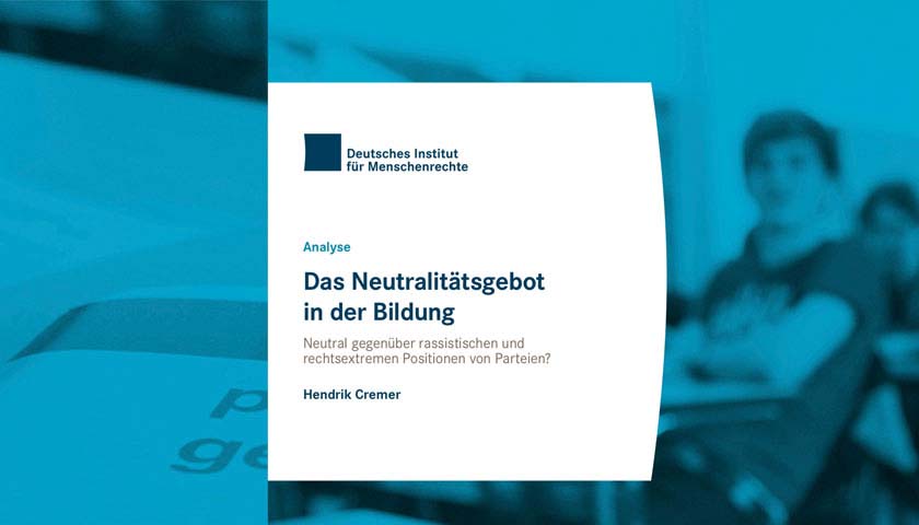 In blauem Hintergrund sieht man einen Schüler sitzen. Davor steht auf weißem Hintergrund der Titel der Publikation "Neutralitätsgebit in der Bildung" 