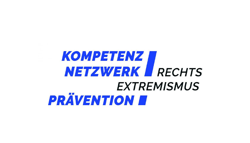 Das blaue Textlogo des Kompetenznetzwerk Rechtsextremismus Prävention