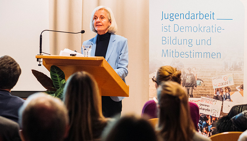 „Demokratie in Gefahr?“: Ursula Münch, Direktorin der Akademie für Politische Bildung in Tutzing, bei ihrem Impulsvortrag. 